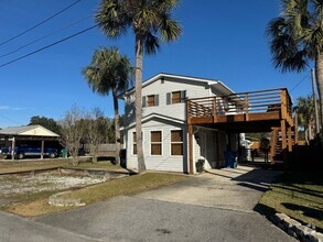 Building Photo - 230 Christmas Tree Ln