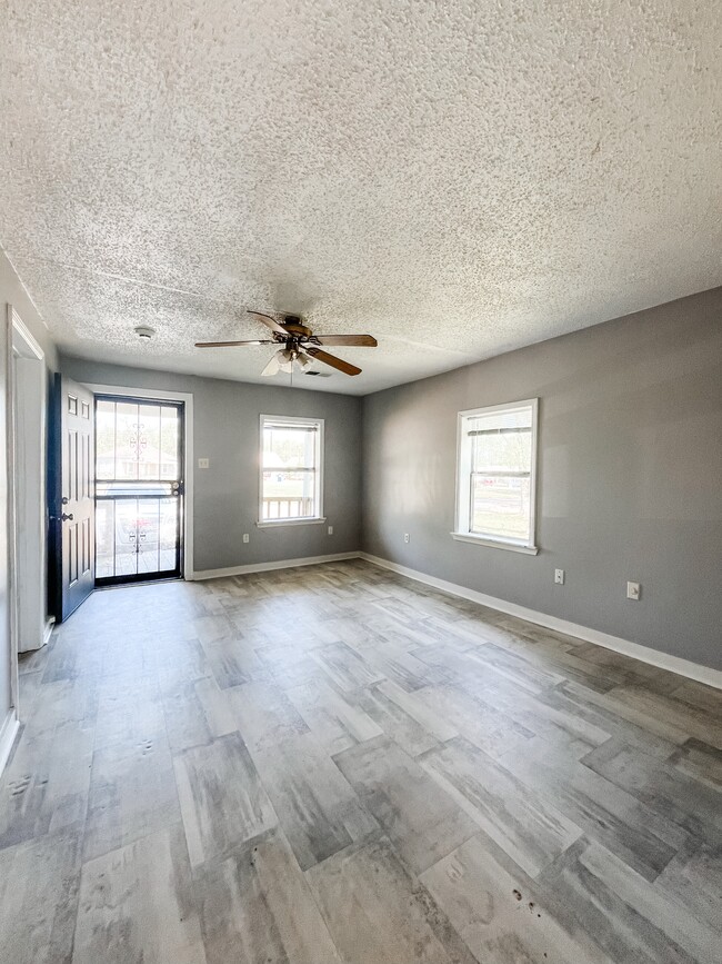 Building Photo - 118 Tuxedo Dr