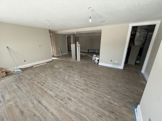 Foto del edificio - Under renovation! Glorious 4+ bed house along Wheelock.