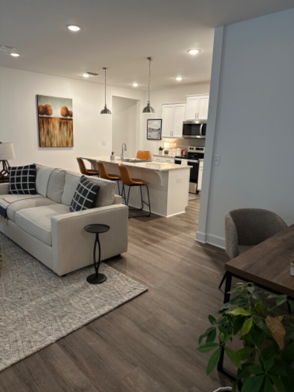 Building Photo - 2538 Elmcroft Ave
