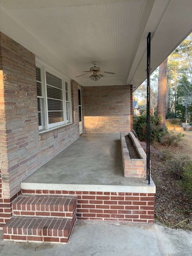 Foto del edificio - 4417 Briarfield Rd