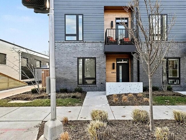 Building Photo - 5302 Elmwood Plz