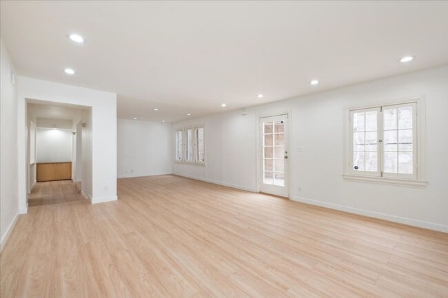 Building Photo - Emmet Terrace Triplex