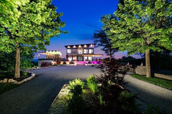 Building Photo - 398 Scofield Mountain Rd