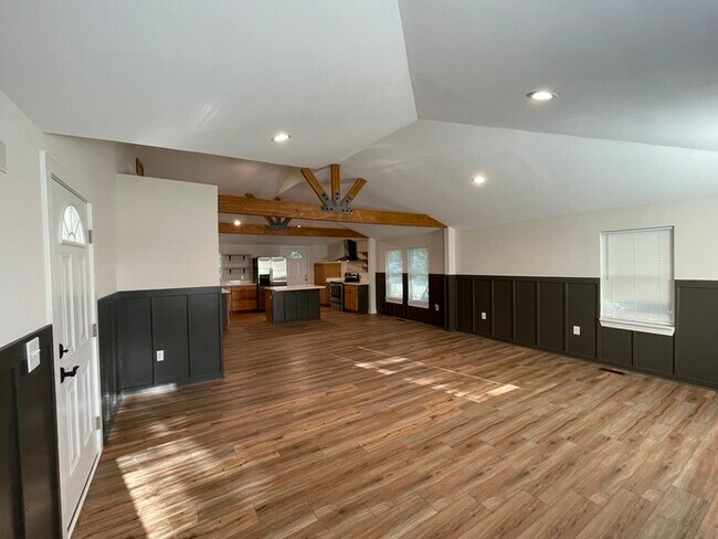 Foto del edificio - Neat Renovated House off Garner Rd