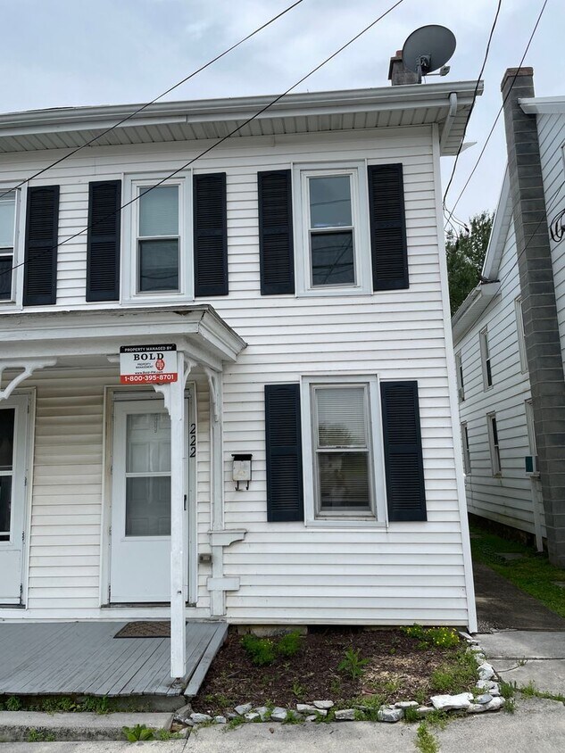 Foto principal - Nice Semi Detached home 2br LARGE bathroom...