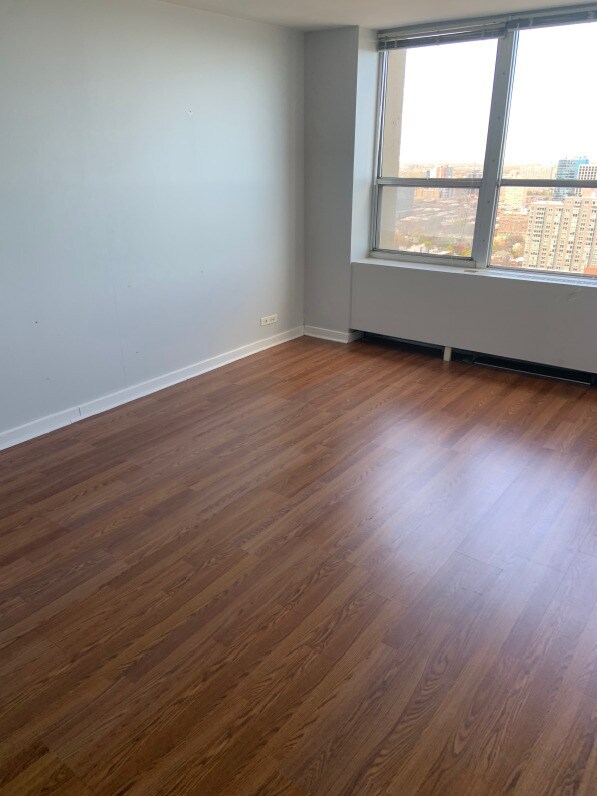 Foto del edificio - 655 W Irving Park Rd