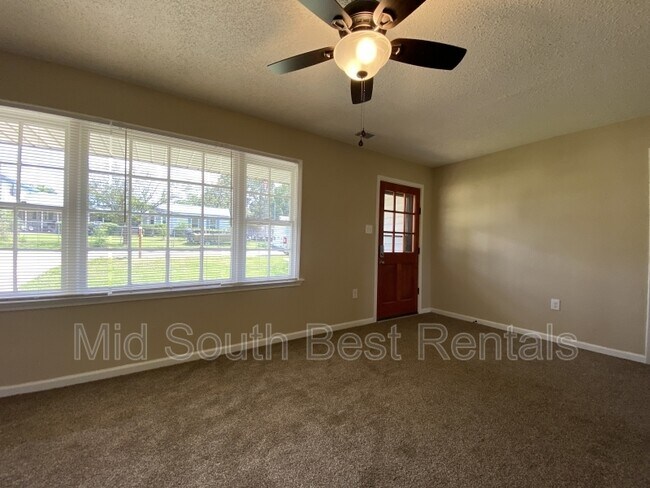 Building Photo - 12500 Packer Dr