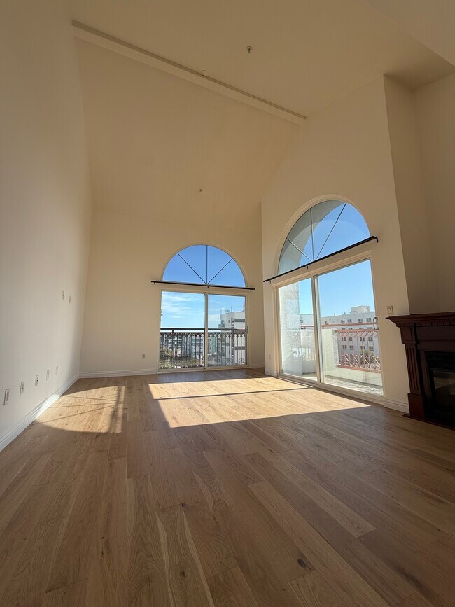 Building Photo - 908 S Ardmore Ave