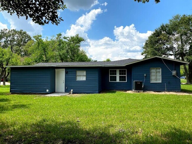 Building Photo - 3890 W Lynwood Dr