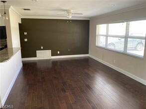 Building Photo - 724 Sesame Ct