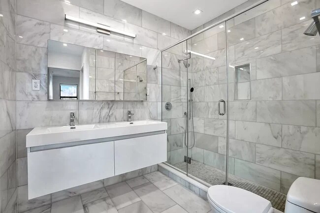 Foto del edificio - 223 E 80th St