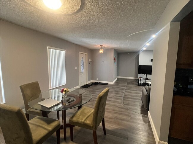 Foto del edificio - 7975 NW 8th St