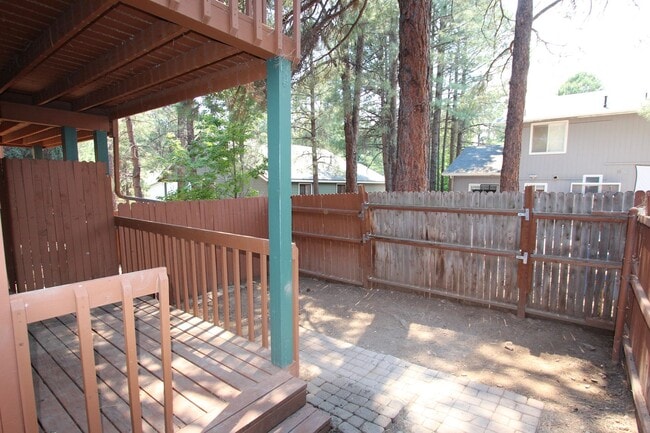 Foto del edificio - Bright 2BR Townhome in Boyington Heights | Private Balcony + Fenced Backyard