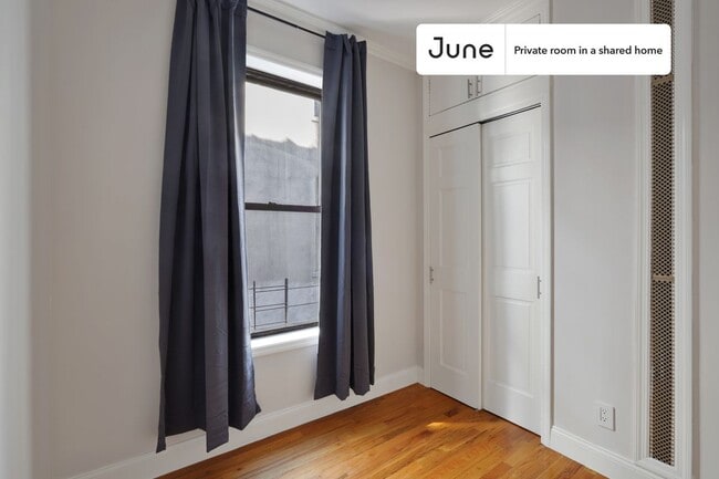 Building Photo - Private bedroom in 4 bed/1 bath Home