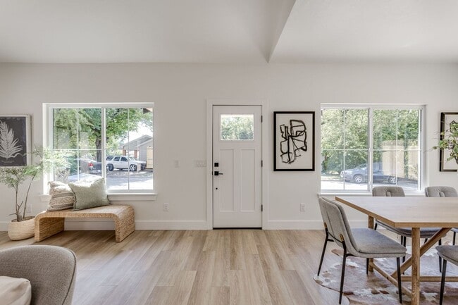 Building Photo - Warm, Modern & Welcoming — Beautiful 4 Bed, 3 Bath New Build