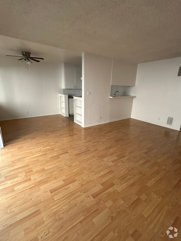 Building Photo - 1538 N Detroit St
