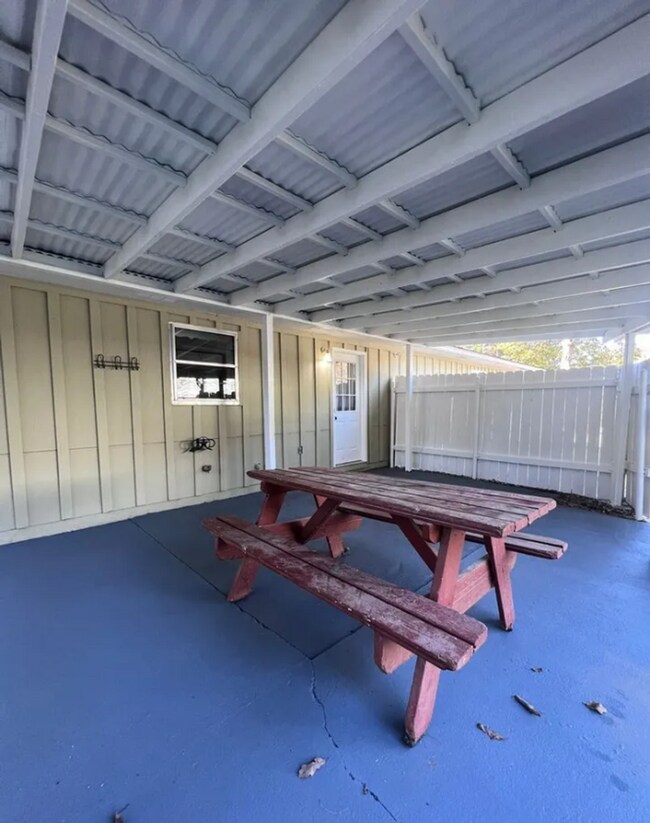 Building Photo - 4 Bedroom, 2 Bath Opelika Rental