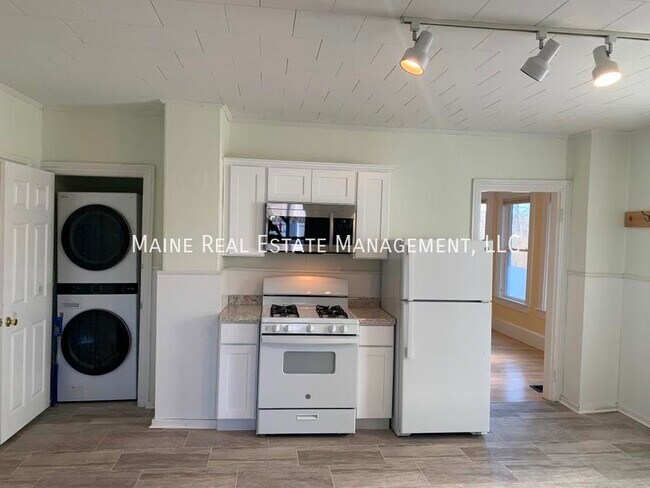 Building Photo - 54 Penobscot St