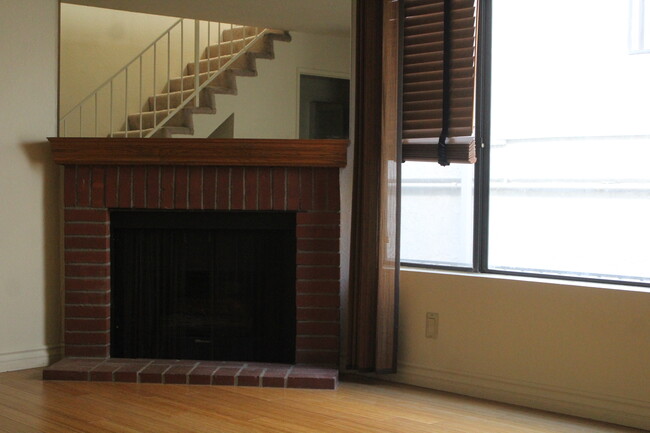 Building Photo - 4455 Vista del Monte Ave