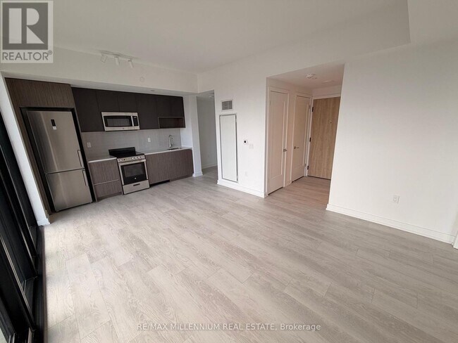 Building Photo - 801 The Queensway