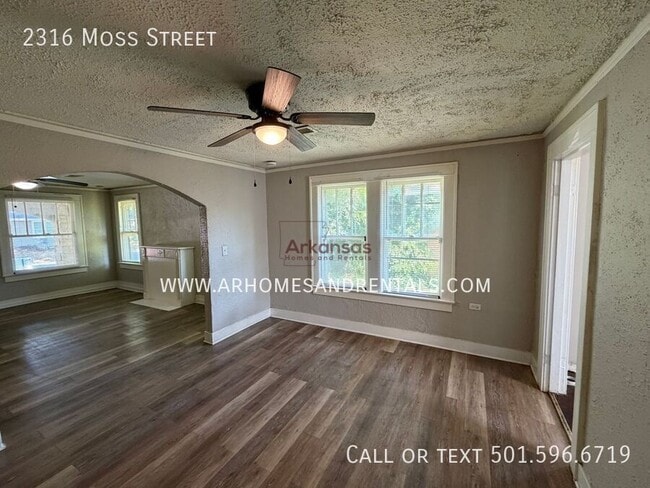 Building Photo - 2316 Moss St