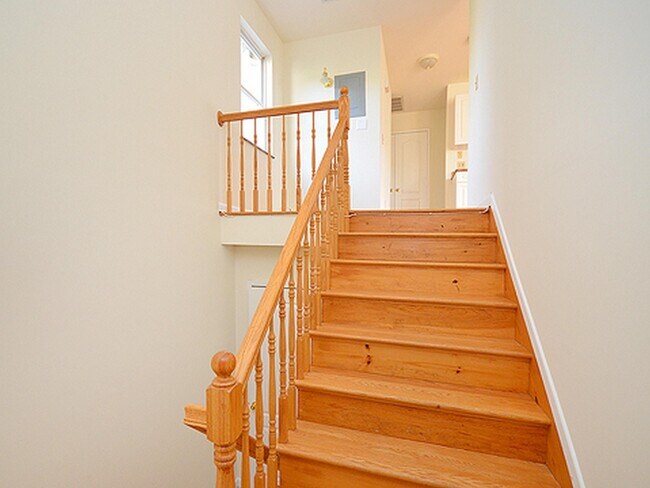 Building Photo - 6 Selina Ct