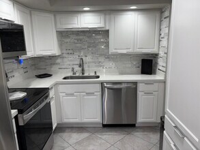 Building Photo - 7233 Ashmont Cir