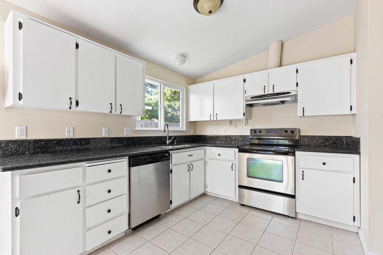 Primary Photo - 3918 SE 52nd Ave