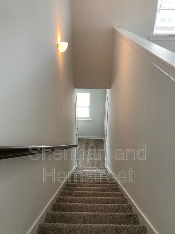 Building Photo - 5049 Mimosa Dr