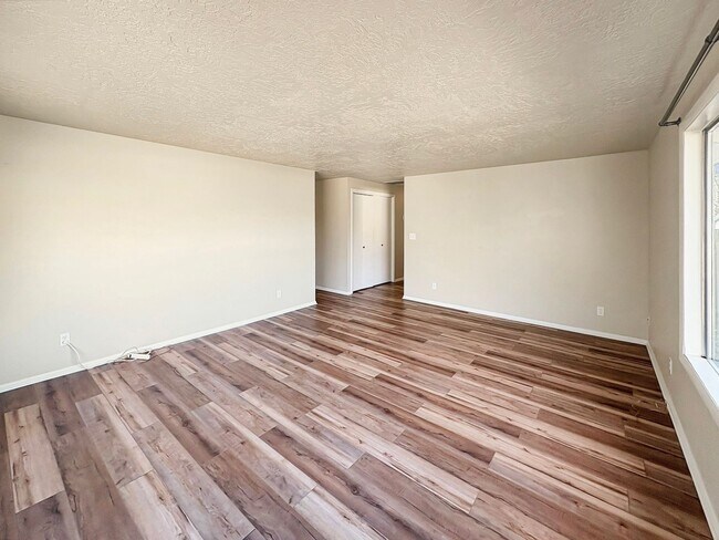 Foto del edificio - 3-Bedroom Boise Home with Outdoor Fireplace, Fenced Yard & LVP Flooring Near Downtown | $500 Off ...