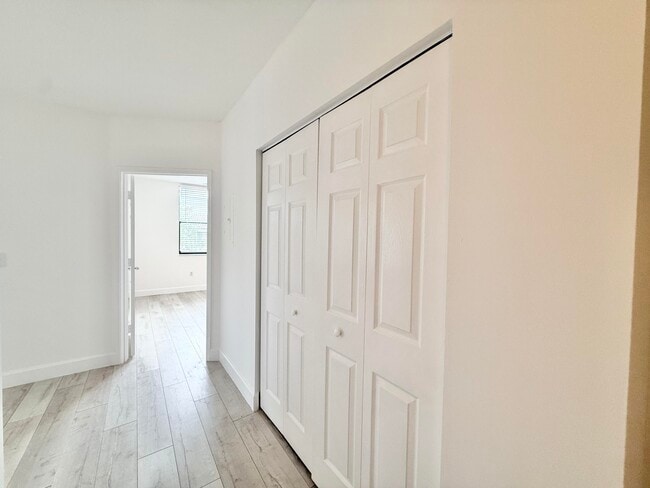 Building Photo - 630 S Sapodilla Ave
