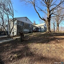 Building Photo - 167 Kings Hwy