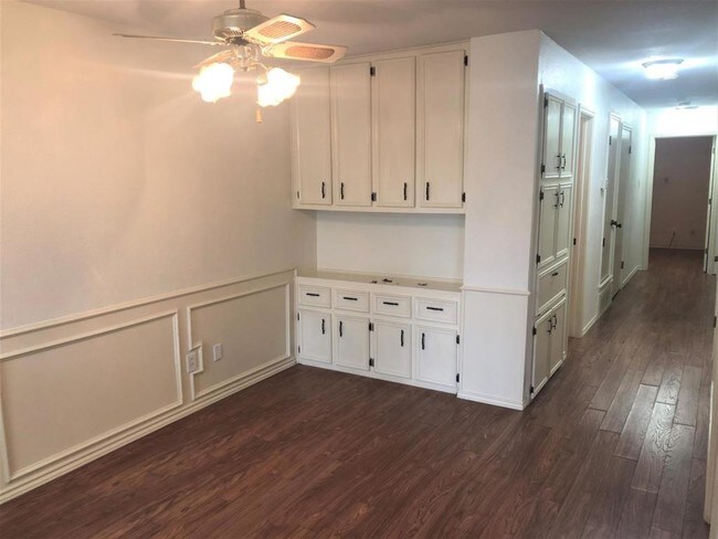 Foto del edificio - 2800 Shady Grove Dr