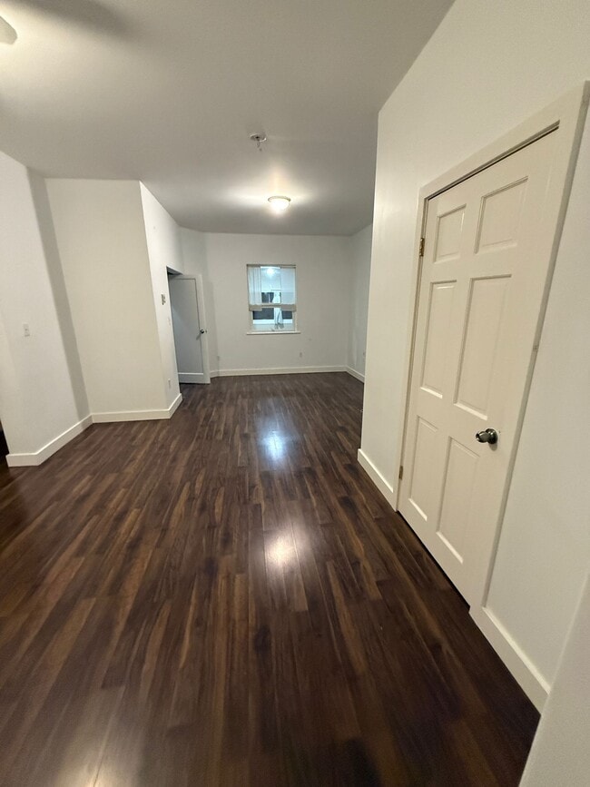 Building Photo - 1833 Triumph St