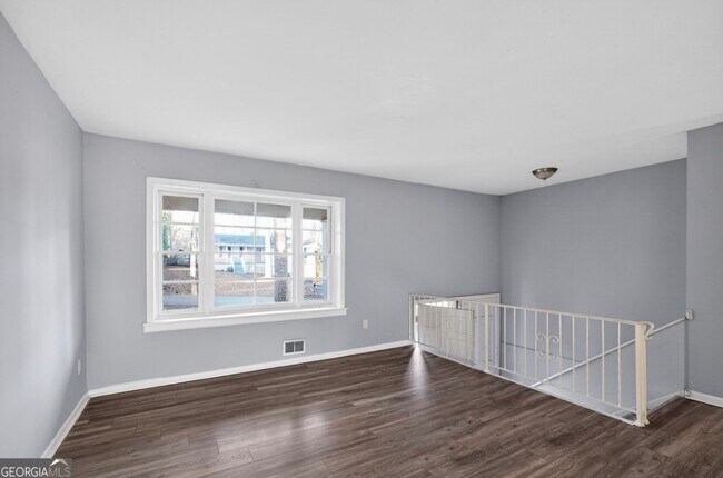 Foto del edificio - 1615 Pine Glen Cir