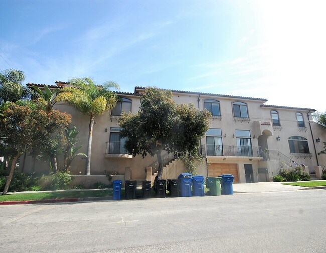 Foto del edificio - 15920 W Sunset Blvd