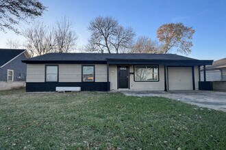 Building Photo - 2310 Merle St