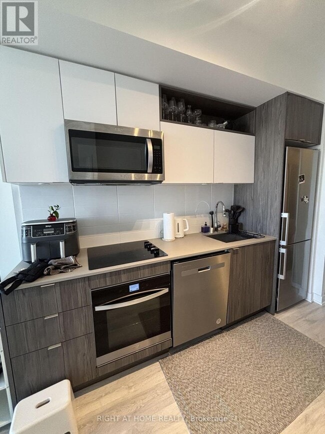 Building Photo - 100 Dalhousie St