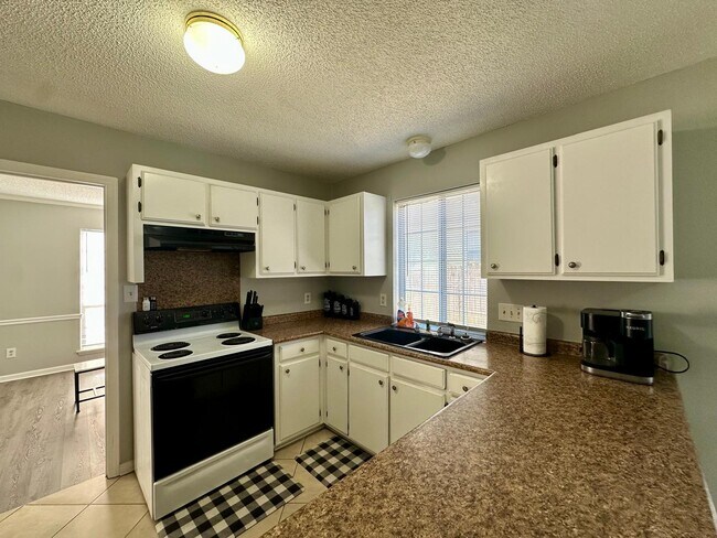 Foto del edificio - 9501 Pondside Ln