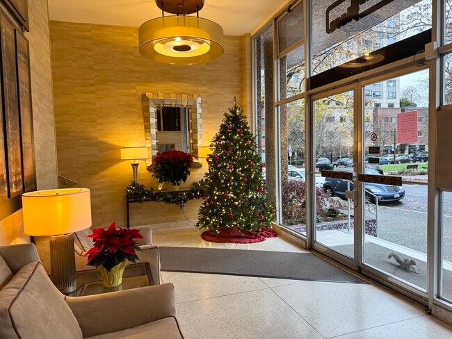 Foto del edificio - 1221 Minor Ave