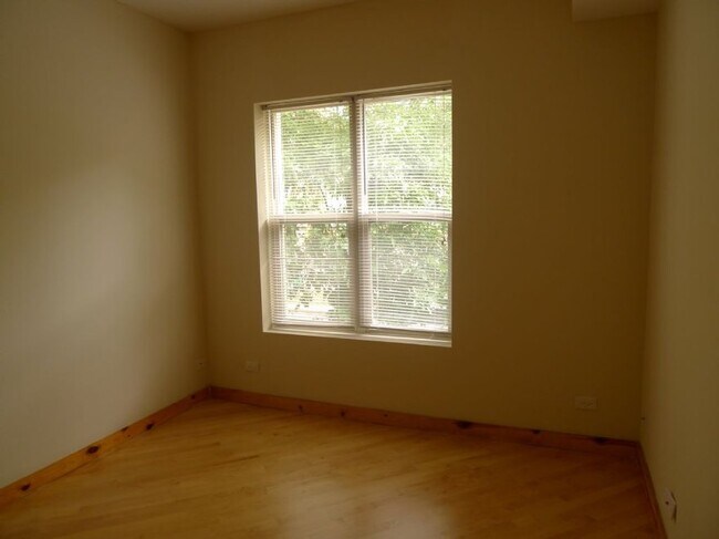 Foto del edificio - 1625 W Columbia Ave
