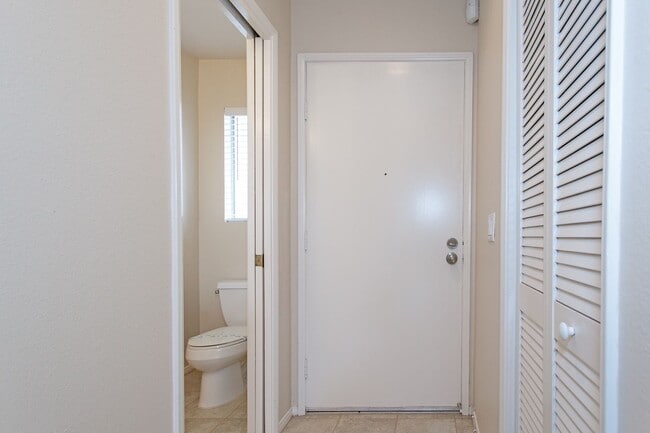 Foto del edificio - Great 2 BD Home in the Lake Park Terrace C...