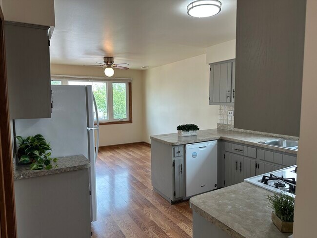 Foto del edificio - 6857 N Overhill Ave