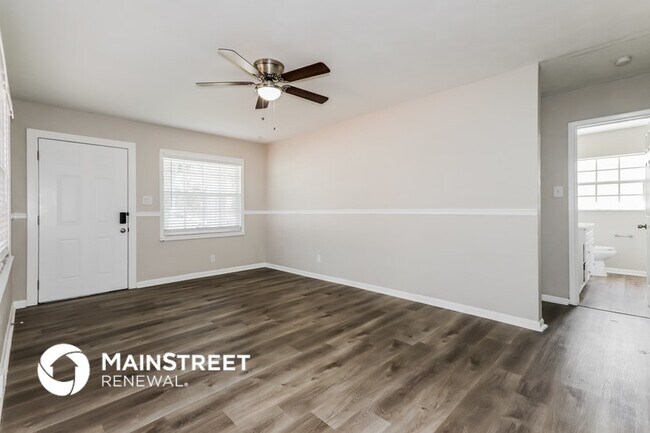 Building Photo - 3813 W Elmwood Terrace