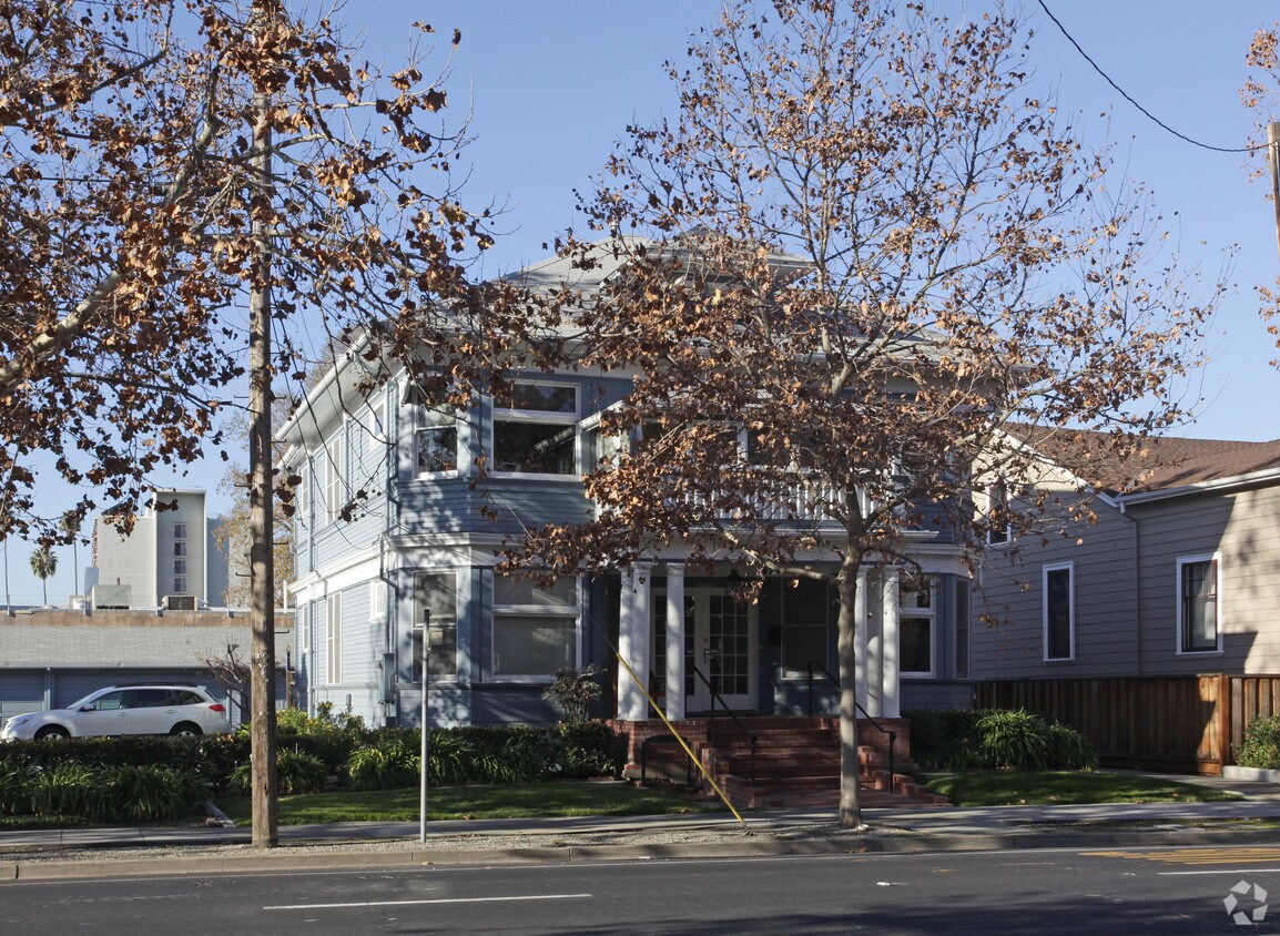 Primary Photo - 874 Lafayette St