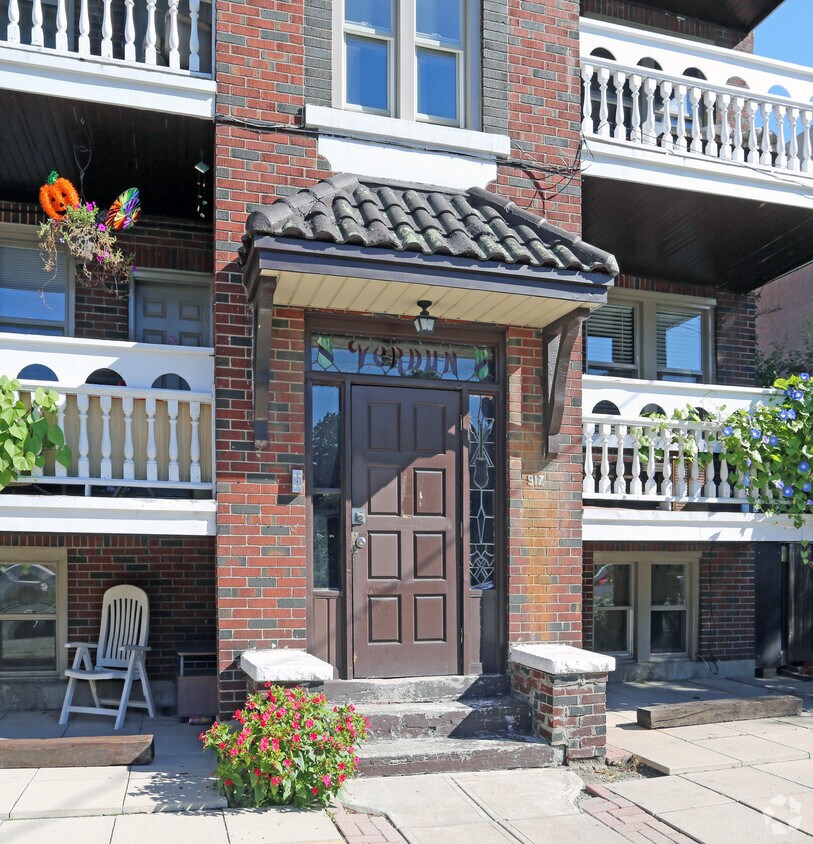 Photo du bâtiment - 917 Main St E