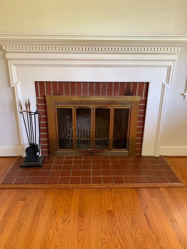 Building Photo - 2009 Mimosa Dr