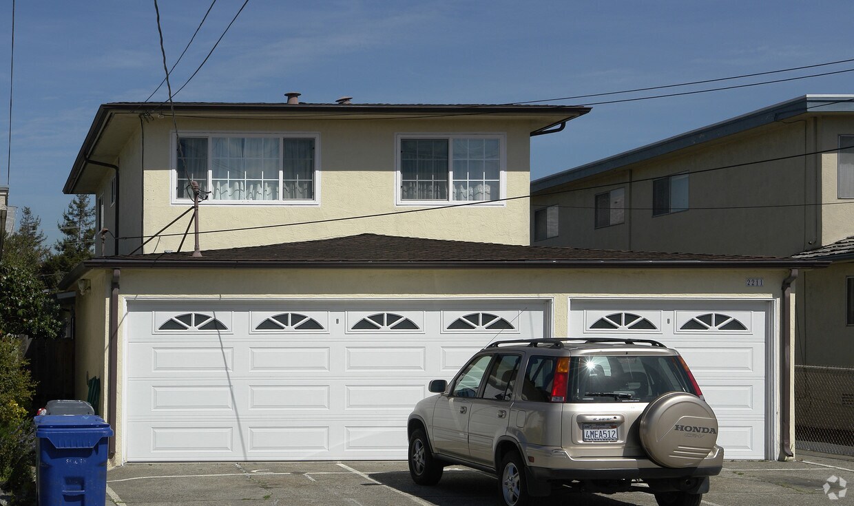 Building Photo - 2211 Pacific Ave