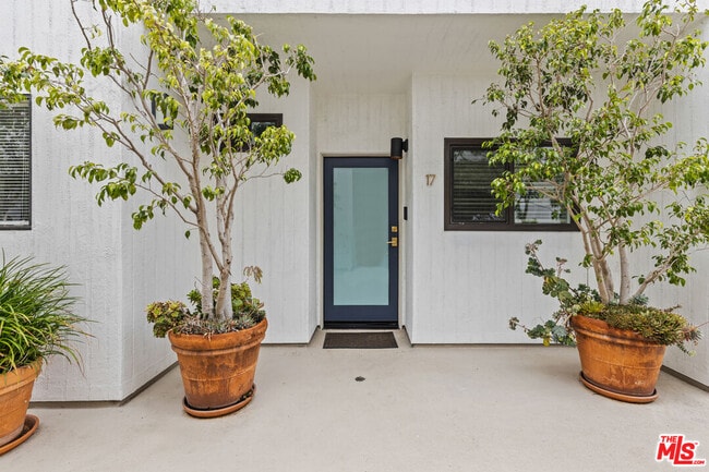 Building Photo - 2500 Abbot Kinney Blvd